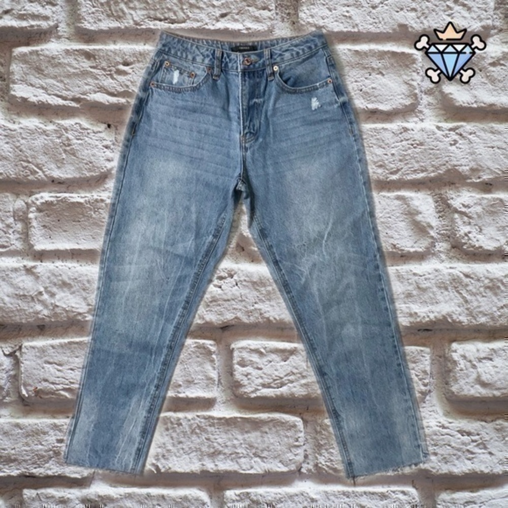 FOREVER 21 DISTRESSED LIGHT WASH CROPPED JEANS SIZE 26 WOMENS DENIM STREETWEAR